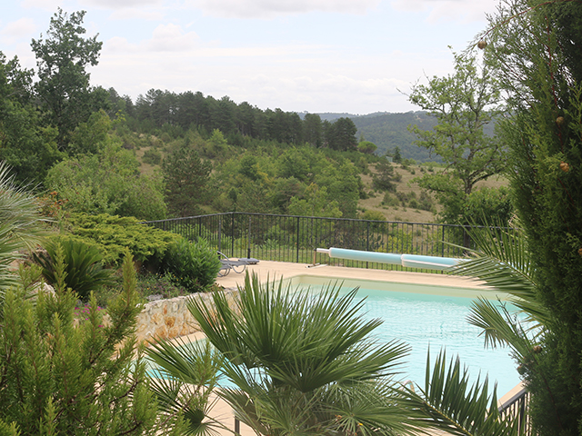 Piscine et terrasse